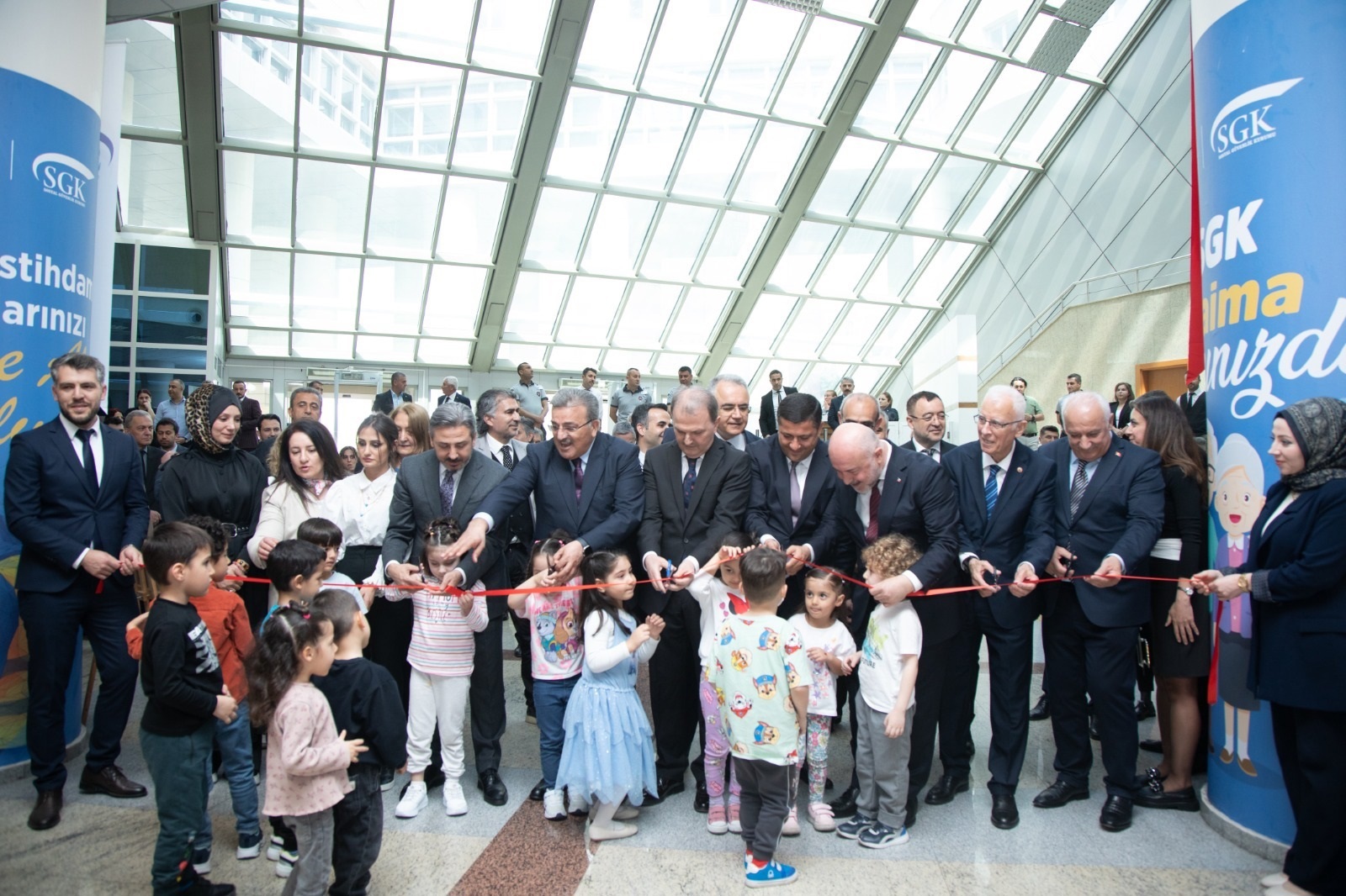 SGK’de “Türk İslam Sanatları” ve “Çocukların Gözünden Sosyal Güvenlik” Sergileri Açıldı